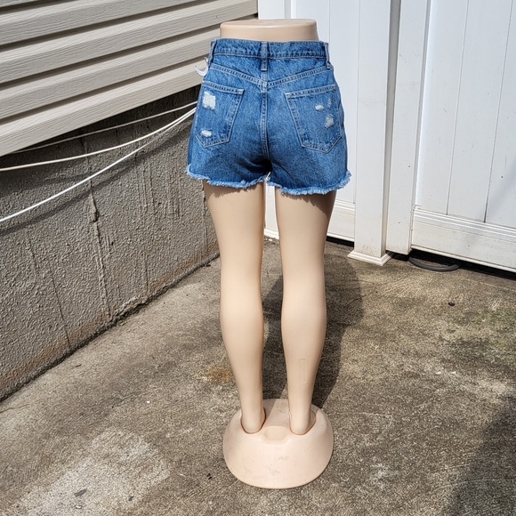 NWT DISTRESSED JEAN SHORTS - Picture 4 of 4